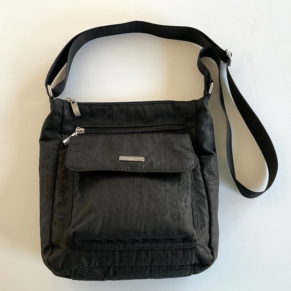 BAGGALLINI Crossbody Black w/Cheetah Pattern Lightweight